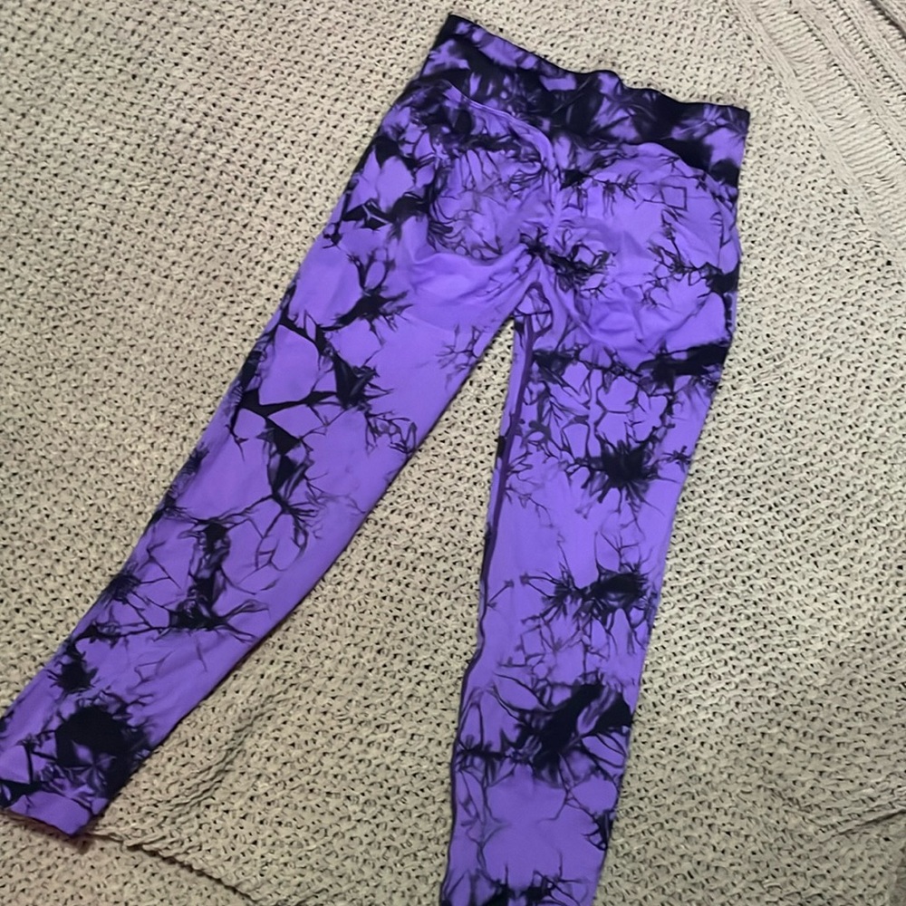 XL BOOTY SCRUNCH LEGGINGS PURPLE TYE DYE